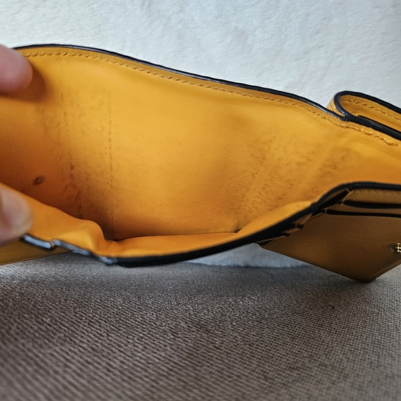 Pre-loved Loewe Tri-fold wallet - Picture 9 of 11